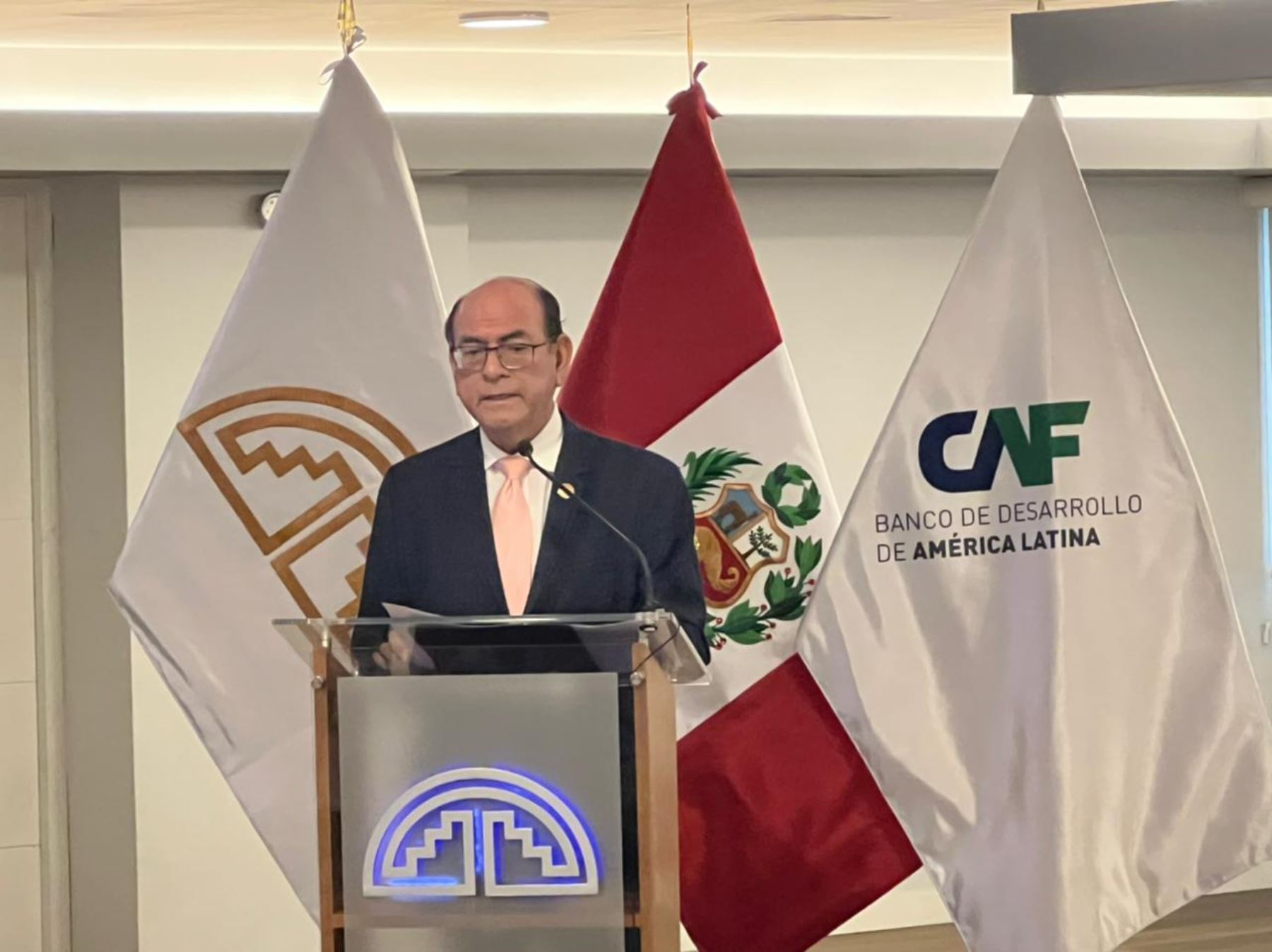 El canciller César Landa inaugura la presentación del reporte 2021 de la CAF.