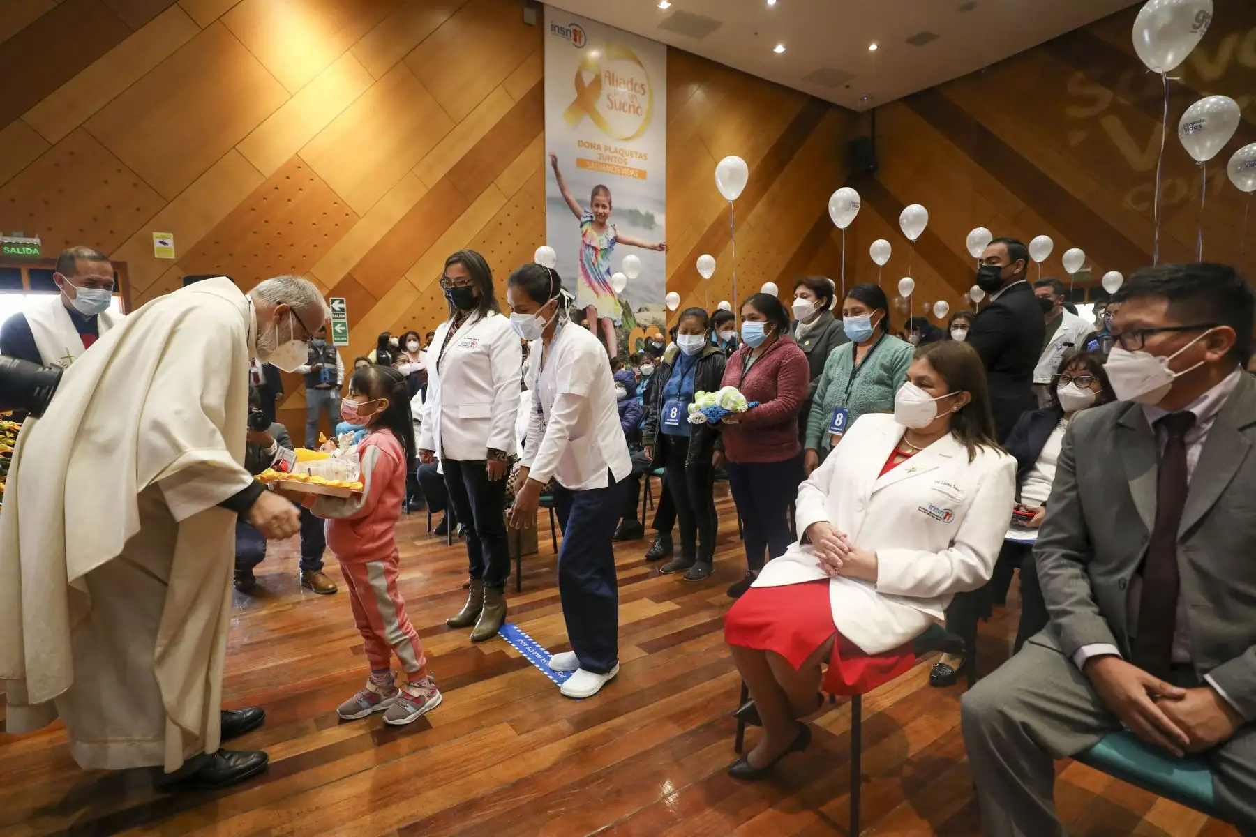 El Instituto Nacional de Salud del Niño San Borja conmemora su noveno aniversario con una emotiva ceremonia especial. Bajo el lema "Salvando vidas con amor", se realizó la actividad que contó con la presencia de la Directora General del INSN San Borja, Dra. Zulema Tomas Gonzales y su equipo de gestión, el ministro de Salud, Jorge Antonio López Peña, así como la primera dama Lilia Paredes. Foto: ANDINA/Carla Patiño