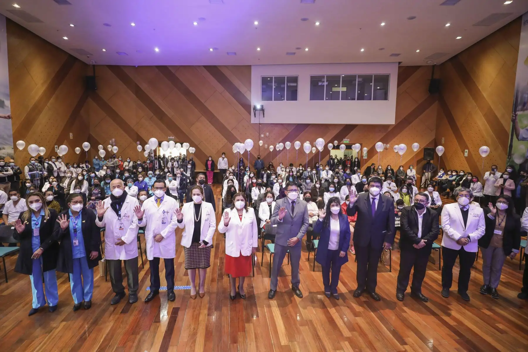 El Instituto Nacional de Salud del Niño San Borja conmemora su noveno aniversario con una emotiva ceremonia especial. Bajo el lema "Salvando vidas con amor", se realizó la actividad que contó con la presencia de la Directora General del INSN San Borja, Dra. Zulema Tomas Gonzales y su equipo de gestión, el ministro de Salud, Jorge Antonio López Peña, así como la primera dama Lilia Paredes. Foto: ANDINA/Carla Patiño