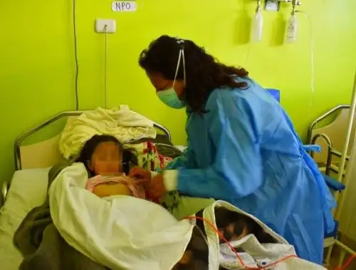 El Hospital de Huaraz, en Áncash, se encuentra en alerta por el incremento de casos de infecciones respiratorias agudas en niños a causa del descenso de la temperatura. ANDINA/Difusión