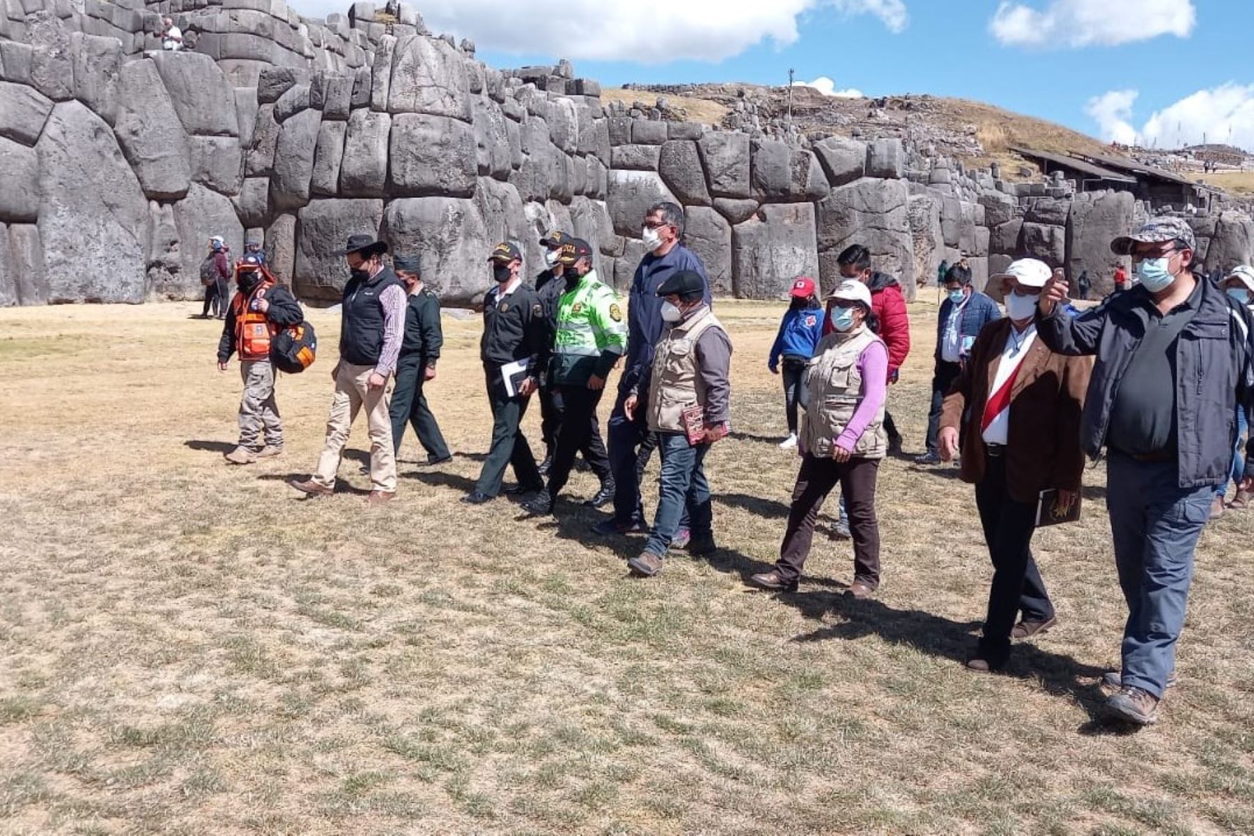 Especialistas de la Dirección Desconcentrada de Cultura visitaron hoy Sacsayhuamán. Foto: DDC Cusco