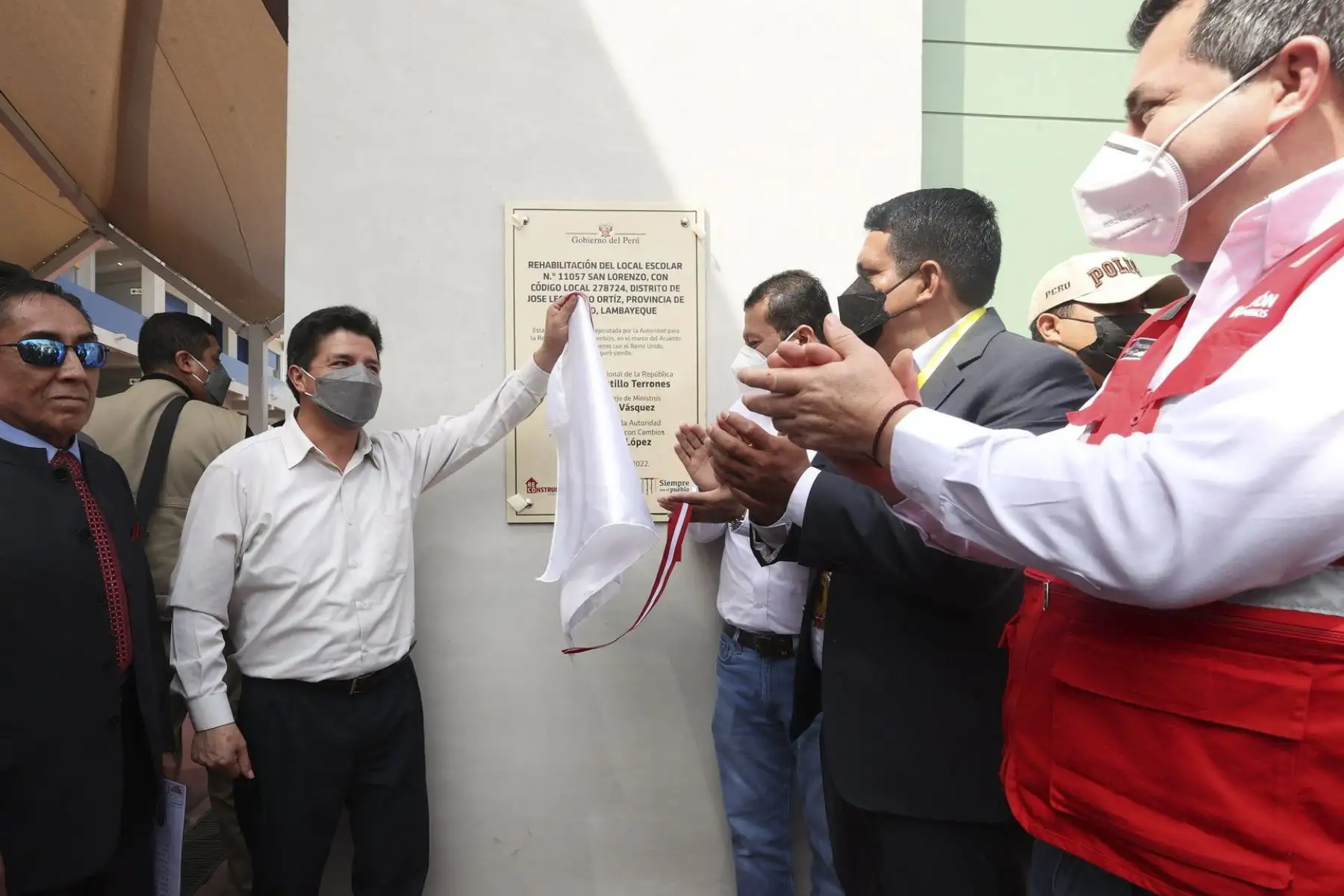 El presidente Pedro Castillo Terrones, inauguró el colegio N° 11057 "San Lorenzo" en el distrito de José Leonardo Ortiz. Esta nueva infraestructura educativa permitirá que más de 1700 alumnos estudien en mejores condiciones. La inversión fue más de S/54 millones.
Foto: ANDINA/Presidencia Perú