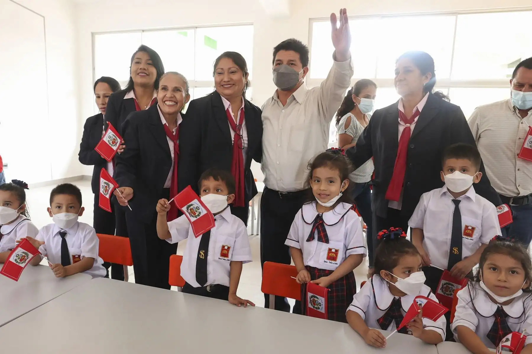 El presidente Pedro Castillo Terrones, inauguró el colegio N° 11057 "San Lorenzo" en el distrito de José Leonardo Ortiz. Esta nueva infraestructura educativa permitirá que más de 1700 alumnos estudien en mejores condiciones. La inversión fue más de S/54 millones.
Foto: ANDINA/Presidencia Perú