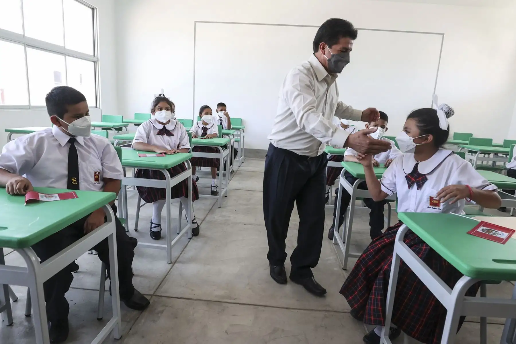 El presidente Pedro Castillo Terrones, inauguró el colegio N° 11057 "San Lorenzo" en el distrito de José Leonardo Ortiz. Esta nueva infraestructura educativa permitirá que más de 1700 alumnos estudien en mejores condiciones. La inversión fue más de S/54 millones.
Foto: ANDINA/Presidencia Perú