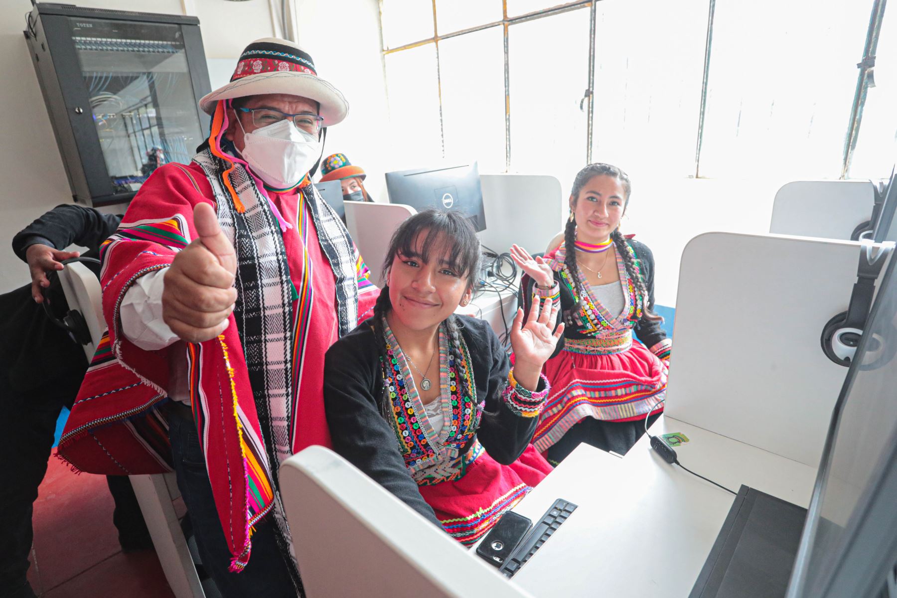 La inclusión digital inició hoy en Tambobamba, el viceministro de Comunicaciones, Virgilio Tito Chura, inauguró el acceso gratuito del Instituto Superior Pedagógico José Carlos Mariátegui a la Red Dorsal Nacional de Fibra Óptica.
Foto: ANDINA/MTC