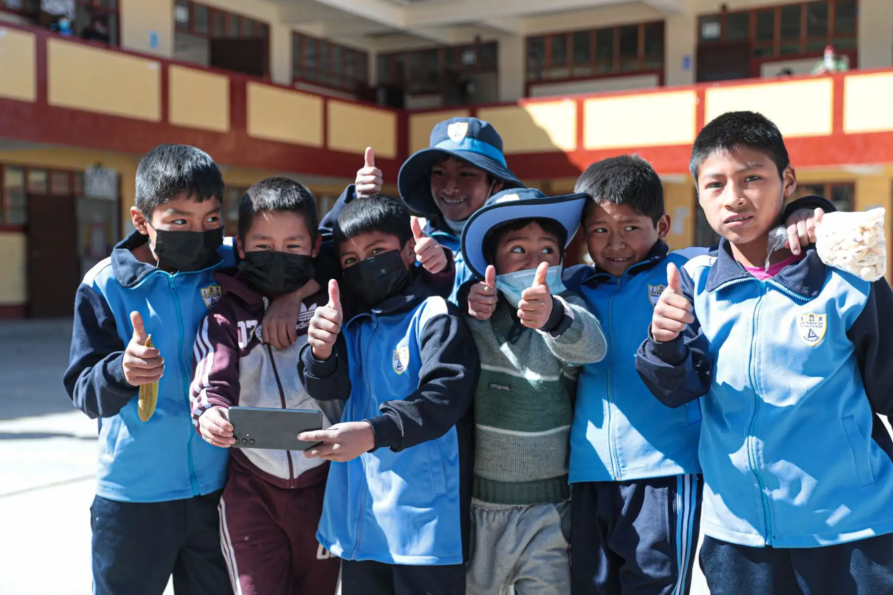 Ese aumento de velocidad del Internet beneficiará a los estudiantes de las carreras de Educación Inicial, Educación Primaria y de los programas de formación para los docentes del distrito de Tambobamba. El sustancial incremento de capacidad permitirá a los estudiantes acceder a nuevas herramientas digitales, aplicaciones y contenidos en beneficio de su formación.
Foto: ANDINA/MTC
