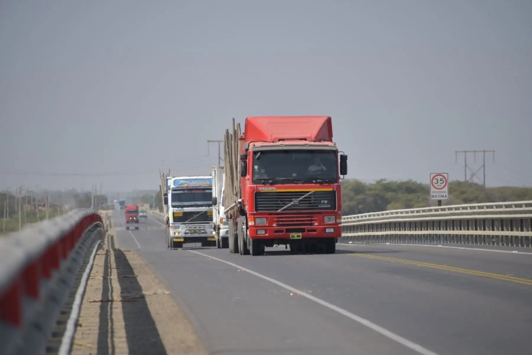 La construcción de los 13 puentes y las mejoras en el tramo Lambayeque-Piura impulsan la economía del norte del país. Foto: MTC