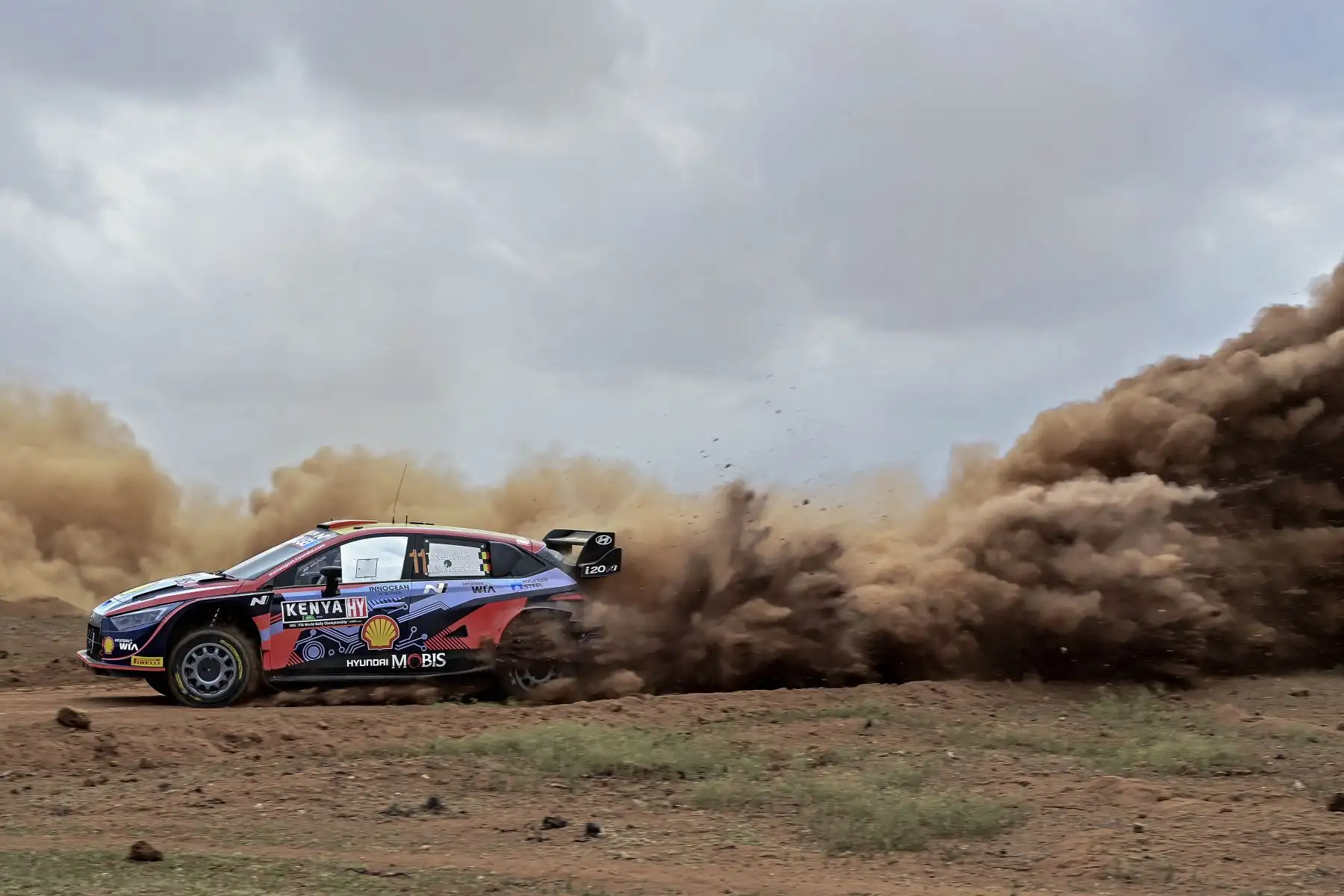 El piloto belga Thierry Neuville conduce su Hyundai i20 N durante la Super Special Stage del Safari Rally Kenya 2022, la sexta ronda del Campeonato Mundial de Rally FIA, en Nairobi. Foto: AFP