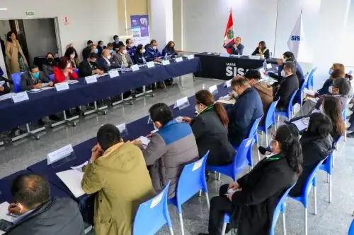 El jefe del Seguro Integral de Salud y del Fondo Intangible Solidario en Salud - Fissal (unidad ejecutora de alto costo del SIS), José VidalFernández,se reunión con los directores de los hospitales del Minsa de Lima Metropolina. ANDINA/ SIS