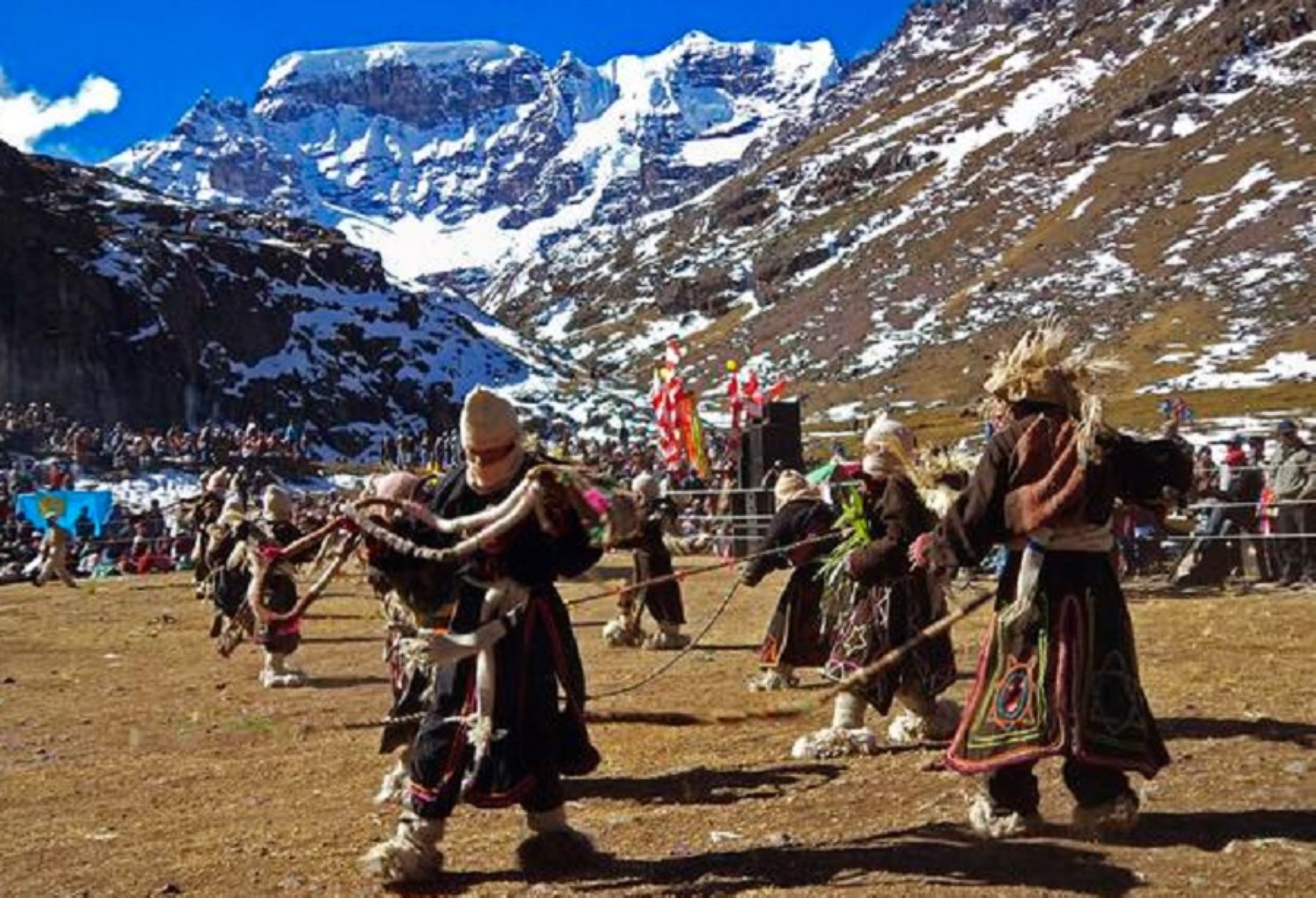 La festividad del Allincápac Raymi, por el Día del Campesino, es una de las más importantes del calendario jubilar y turístico de la región Puno, al pie del imponente nevado Allincápac, apu tutelar del distrito de Macusani en la provincia de Carabaya.