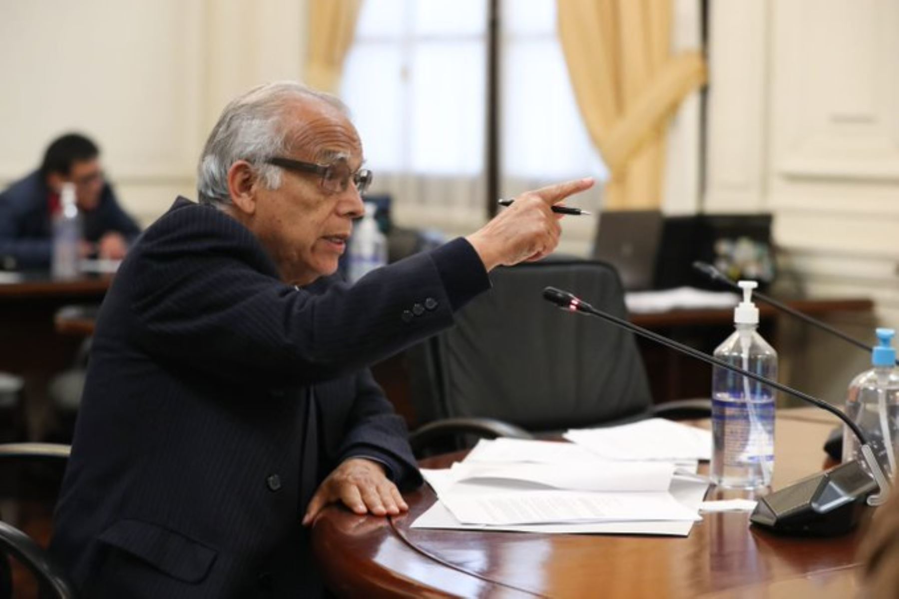 Aníbal Torres lidera sesión extraordinaria del Consejo de Ministros