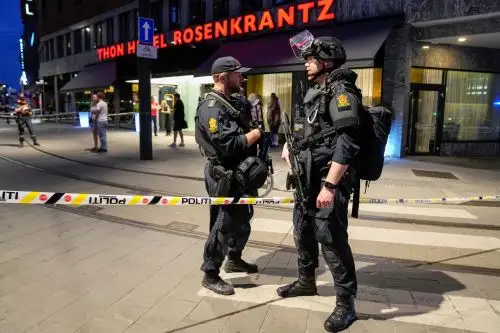 Testigos han declarado a la televisión noruega que el tiroteo desató el pánico en la gente dentro de la discoteca y que todo fue muy caótico. Foto: AFP