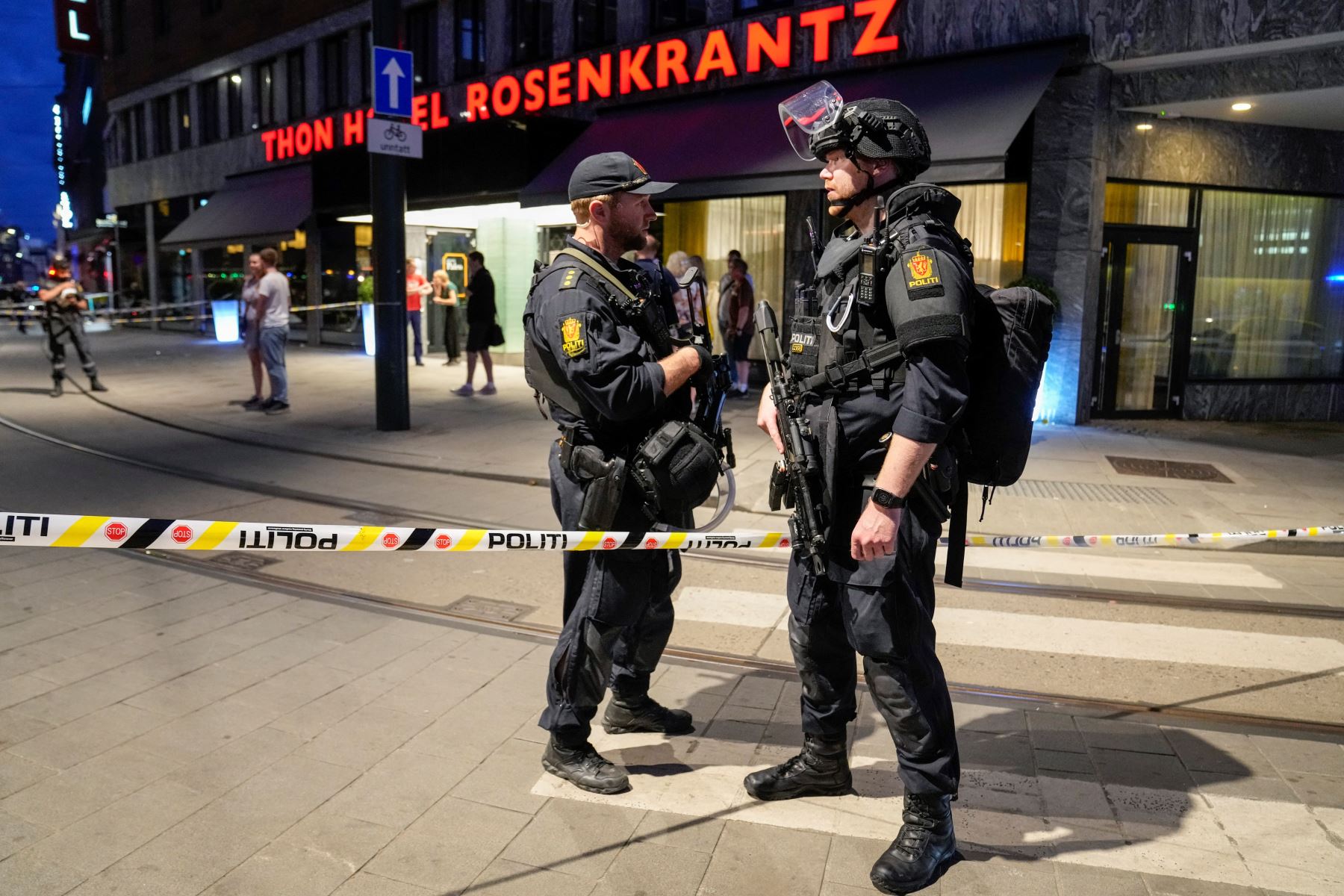 Testigos han declarado a la televisión noruega que el tiroteo desató el pánico en la gente dentro de la discoteca y que todo fue muy caótico. Foto: AFP