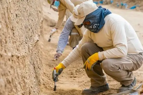 El Ministerio de Cultura, a través del Proyecto Especial Complejo Arqueológico Chan Chan (Pecach), anunció el inicio de los trabajos de restauración de 890 metros cuadrados de muros perimetrales, del sector norte y oeste del conjunto amurallado Utzh An, también conocido como Gran Chimú.