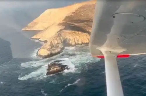 La Dirección de Aviación Policial (Diravpol) envió una avioneta de matrícula PNP 262 al balneario de Puerto Morin para que de inmediato se realicen las acciones de rescate con el fin de dar con el paradero de los dos pescadores que desaparecieron el pasado 18 de junio cuando realizaban sus faenas diarias frente a las costas de Puerto Morin, en la provincia de Virú, región La Libertad.