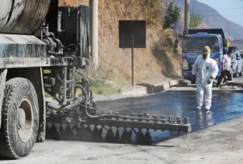 El Ministerio de Transportes y Comunicaciones ejecuta, a través de Provías Nacional, trabajos de asfaltado en la vía de acceso a localidad de Canta.