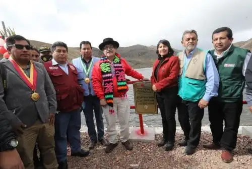 En su primera gira de trabajo por interior del país, tras asumir el cargo en el Ejecutivo, el ministro de Desarrollo Agrario y Riego, Andrés Alencastre, inauguró hoy el proyecto de mejoramiento del servicio de agua del sistema de riego de Pisccococha, provincia de Huanta, para promover las actividades agrícolas.