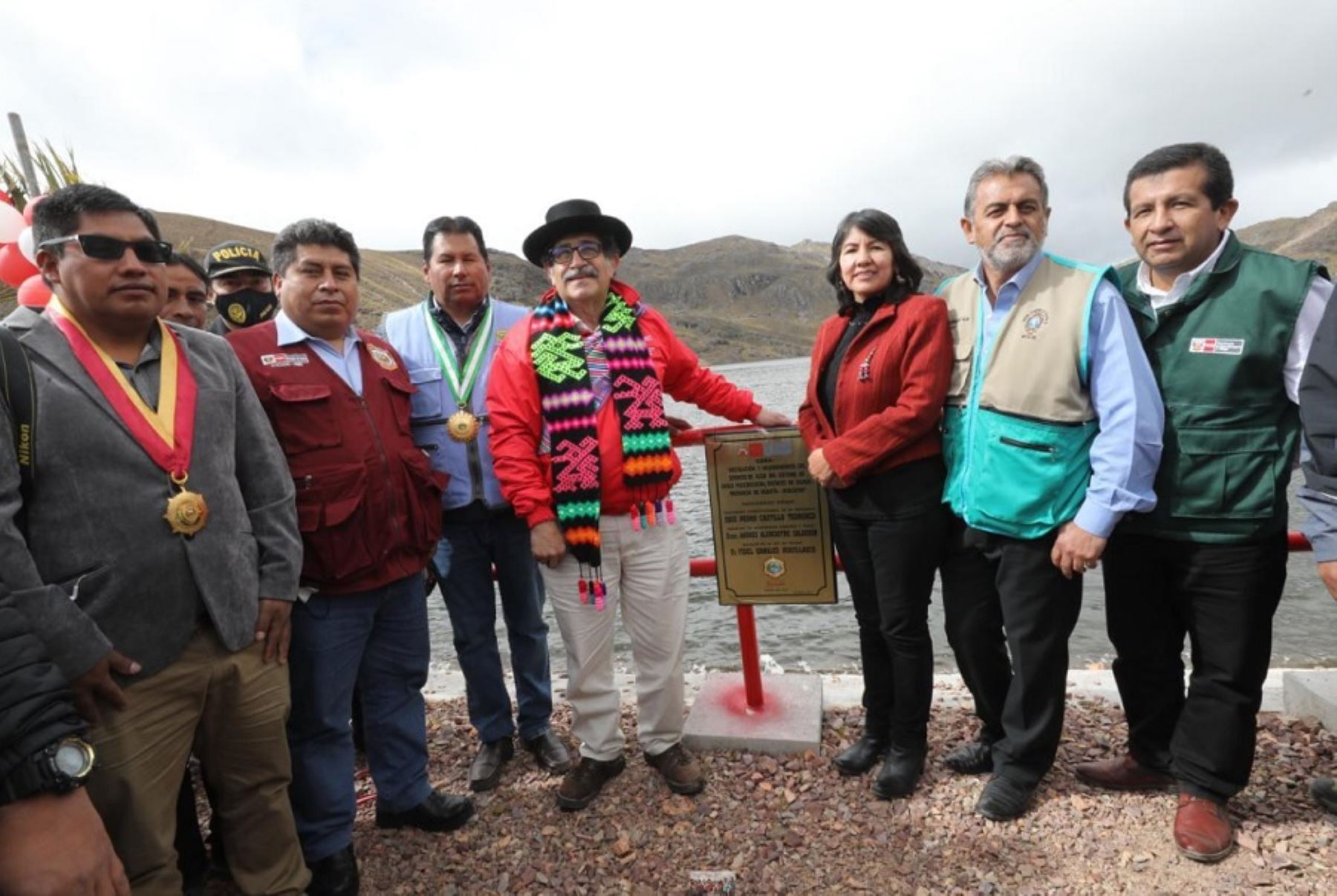 Ayacucho: ministro Alencastre inaugura mejora de riego para potenciar agricultura familiar