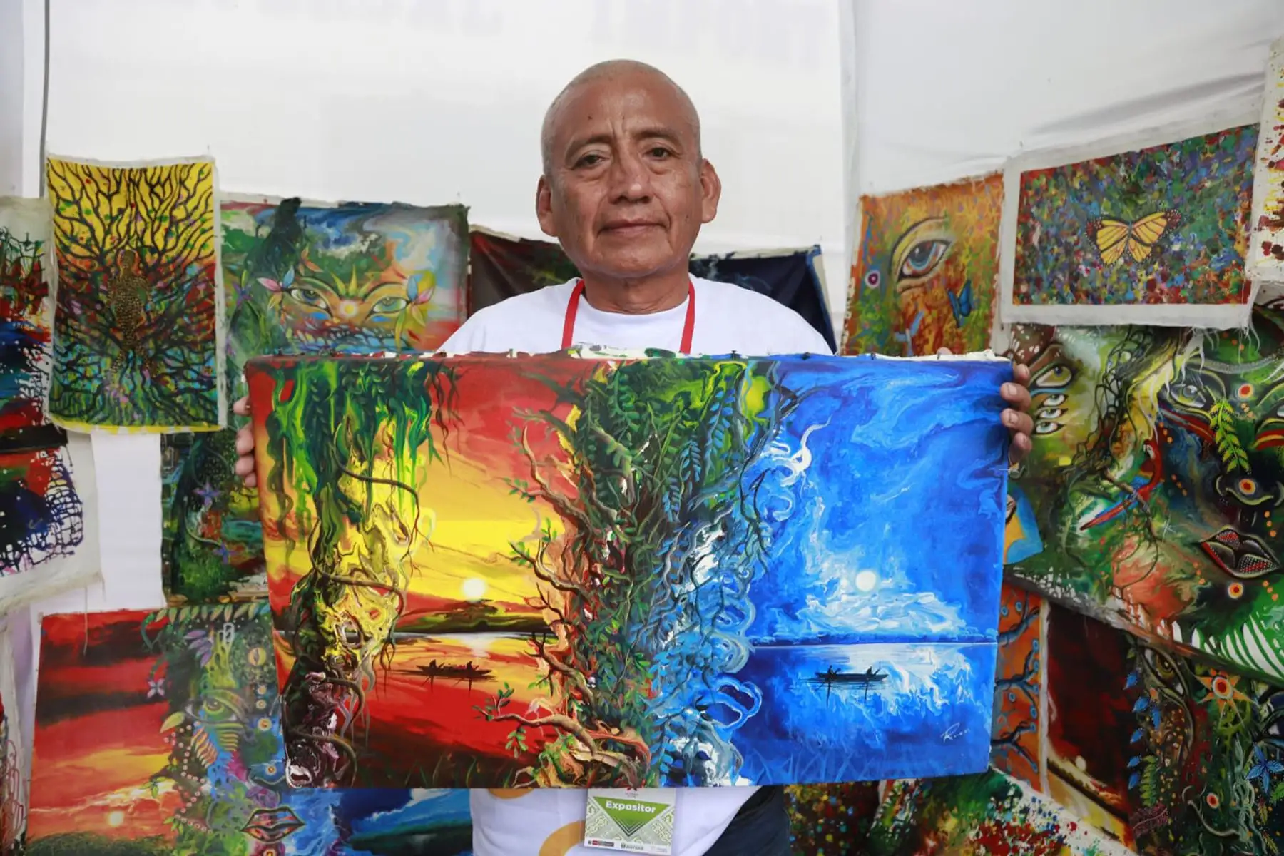 Cerca de treinta artesanos de Loreto,Amazonas,Ucayali y San Martín presentan sus mejores obras en el "Evento Empresarial de Artesanía Macroregional del Oriente",que promueve el Mincetur.
Foto: Mincetur