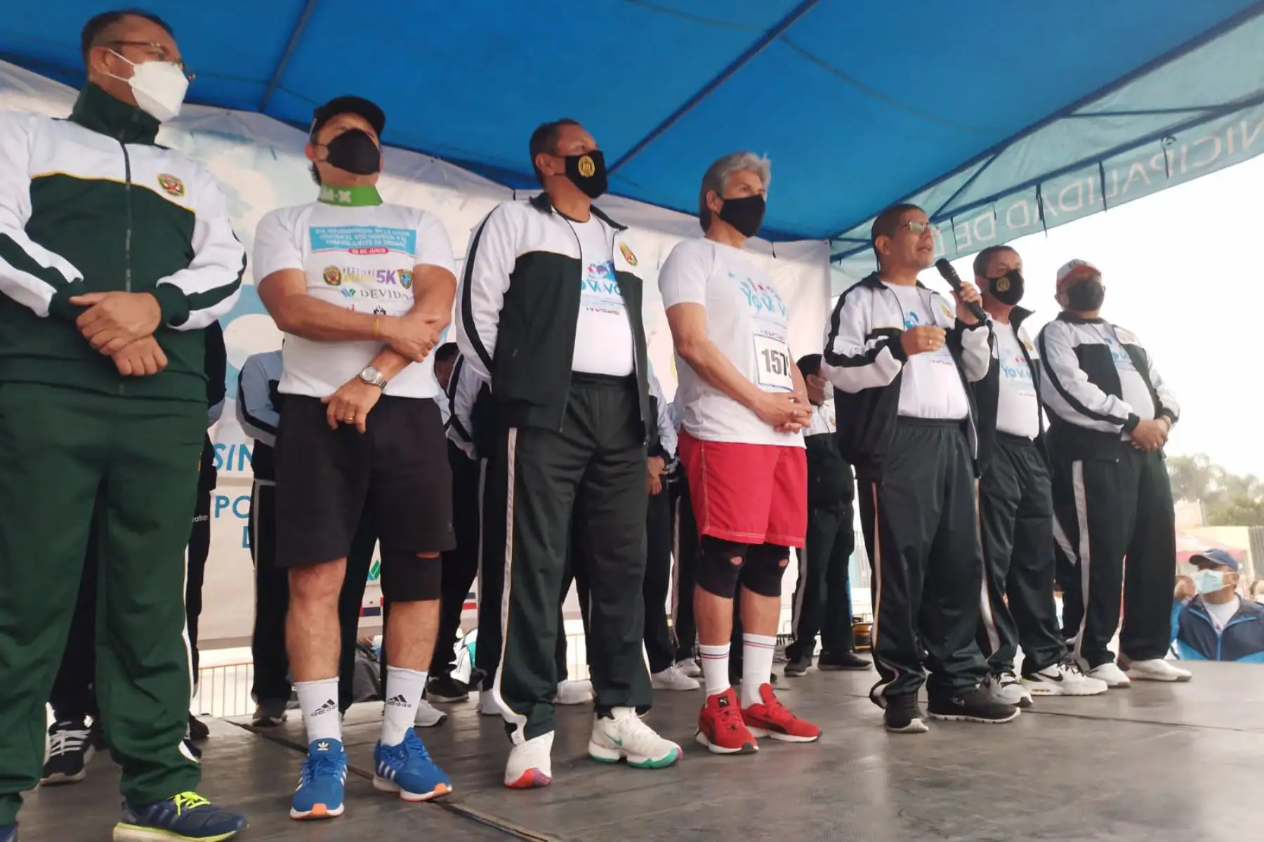 El ministro del Interior, Dimitri  Senmache; el comandante general de la 
Policía Nacional, Luis Vera; y el presidente de la Comisión de Seguridad Ciudadana del Congreso, Alfredo Azurín inauguran la X edición internacional del festival atlético "Yo Vivo Sin Drogas, Tú Decides", que tiene como evento principal una maratón 5K.
Foto: Mininter