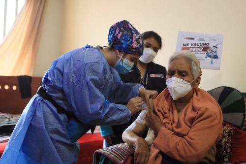 Minsa continúa con la campaña de vacunación contra la covid-19 en Ate - Vitarte