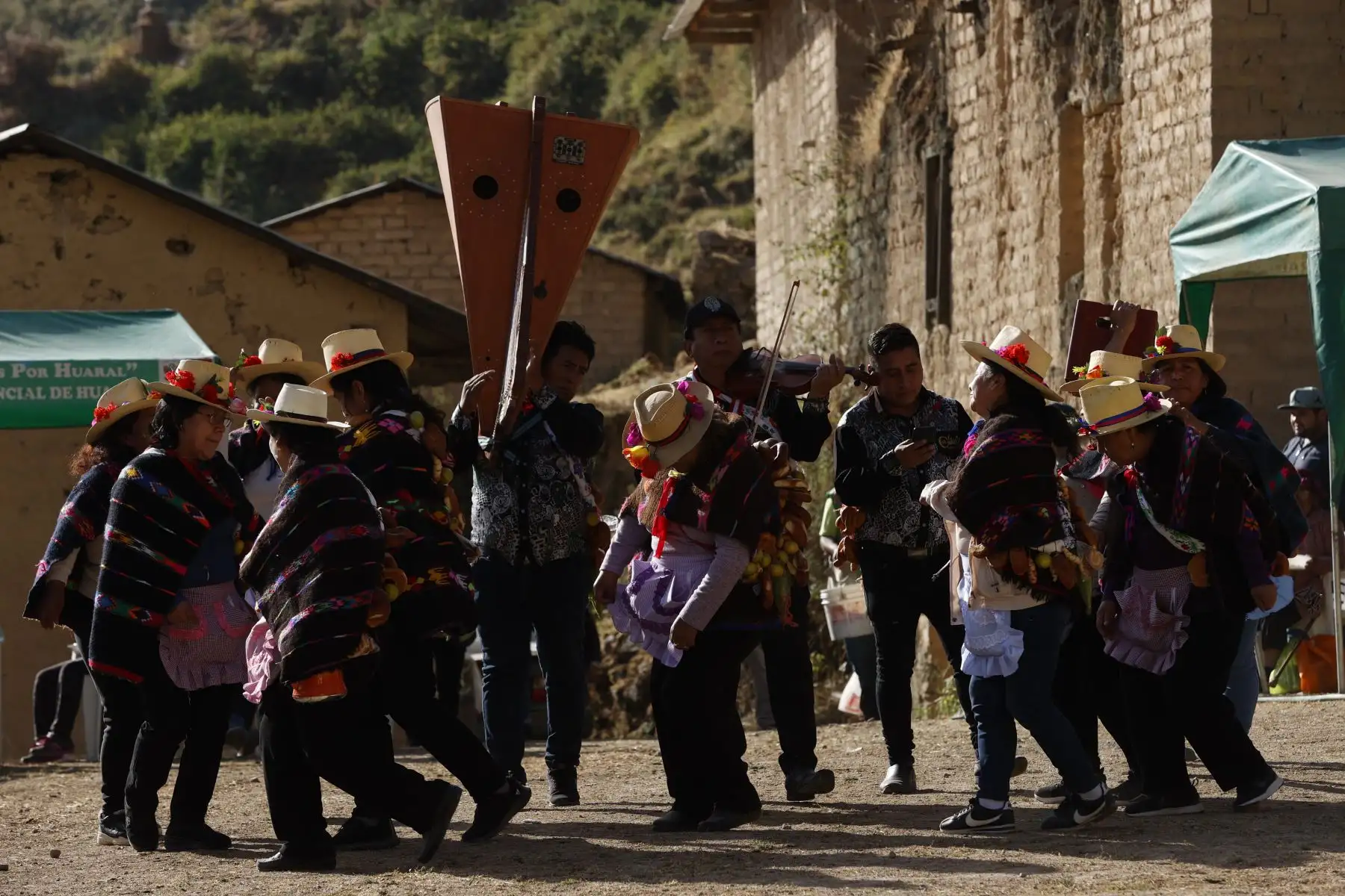 Está ubicado al norte de Lima, cerca de los pueblos San Salvador de Pampas y La Florida, en el distrito Atavillos Bajo, provincia de Huaral. El tiempo de viaje es de aproximadamente 3 horas desde Lima y 3 horas de caminata de Pampas a Rupac.
Foto: ANDINA/Melina Mejía