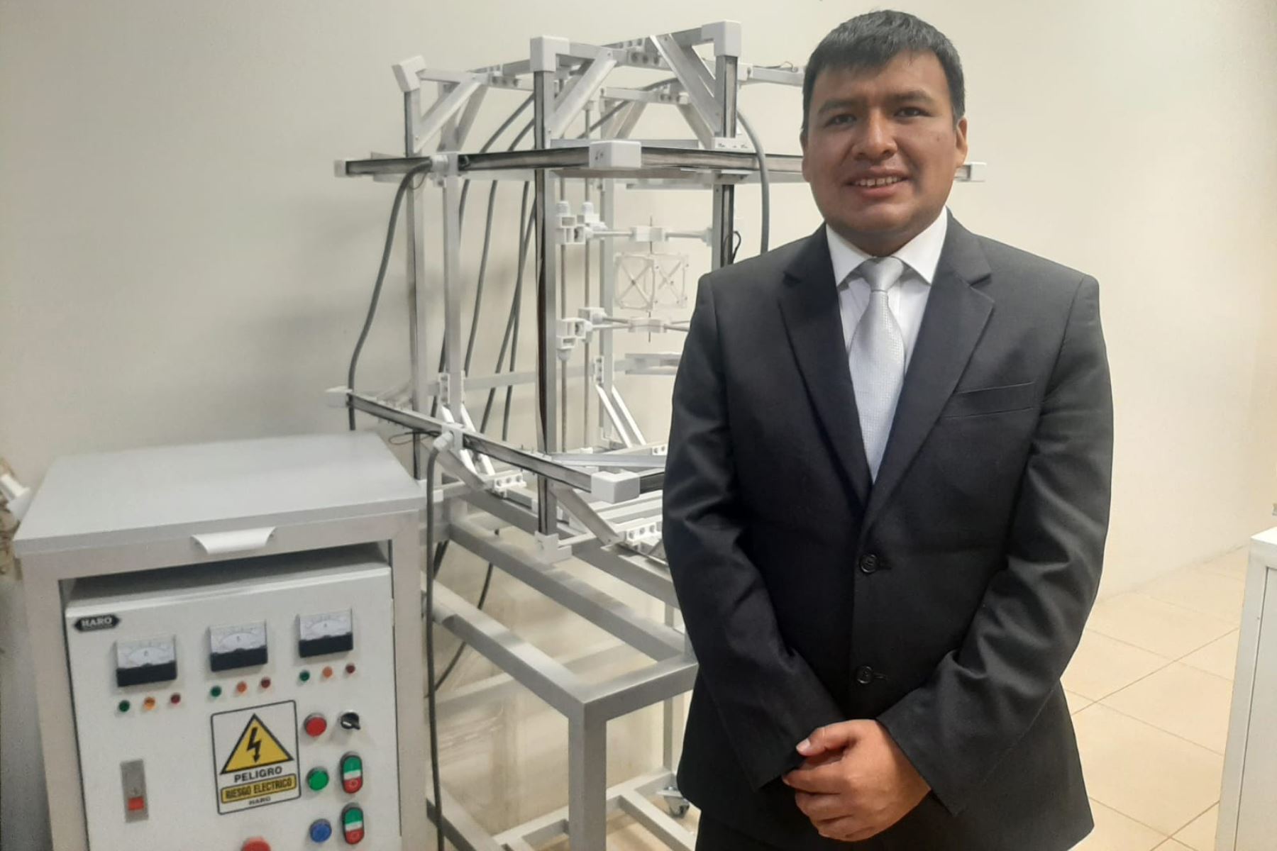 Eber Huanca Cayo es director del Departamento de Ingeniería Eléctrica y Electrónica de la Universidad Católica San Pablo (UCSP) de Arequipa, y su objetivo es formar y transformar el pensamiento de las nuevas generaciones de ingenieros. ANDINA/ Cortesía.