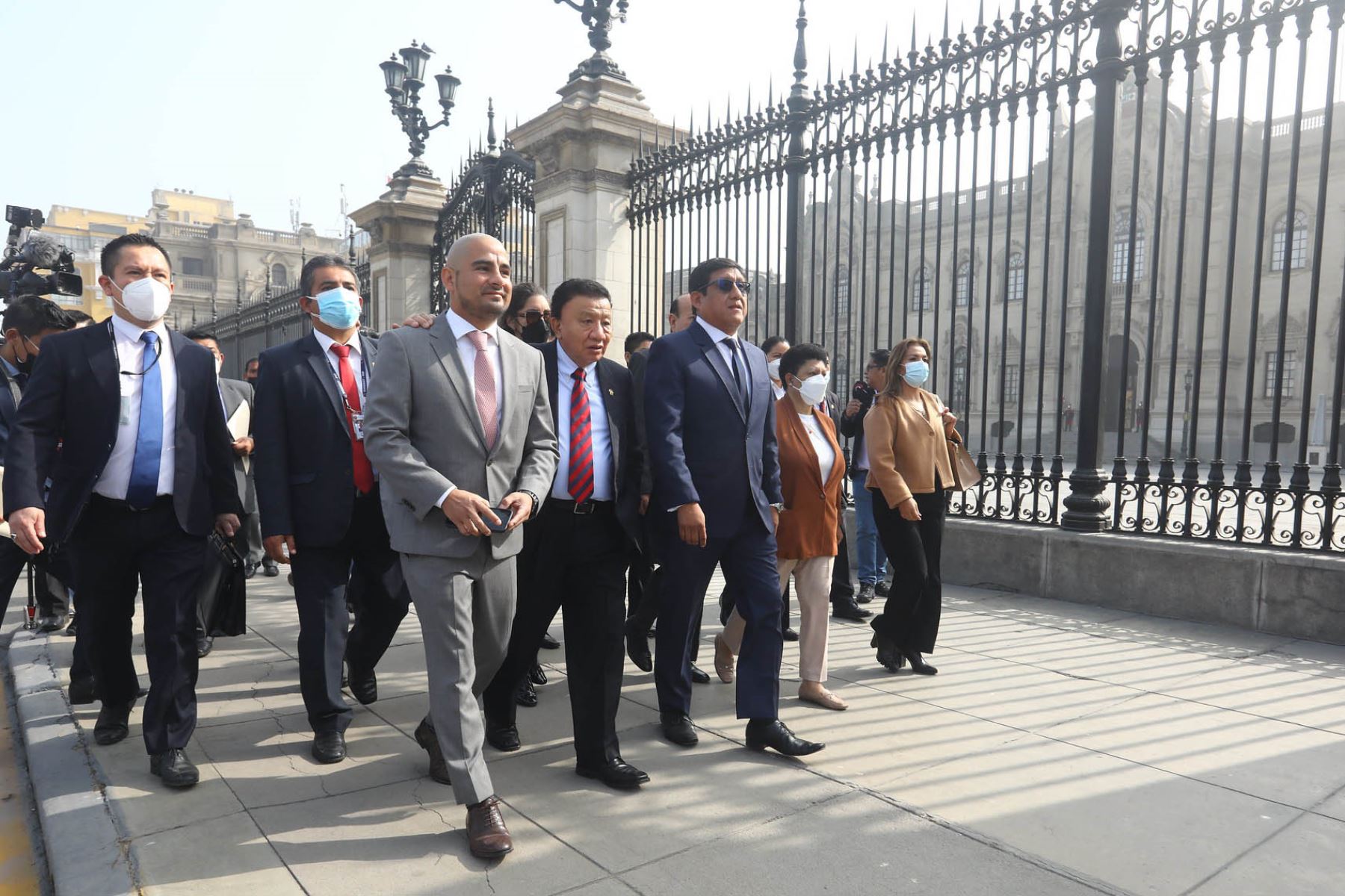 Miembros de la comisión de fiscalización del Congreso de la República, acuden a palacio de gobierno. Foto: Congreso