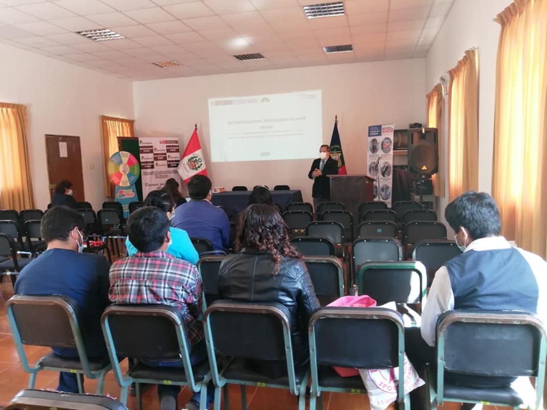 Ministerio de Salud y la Organización Panamericana de la Salud organizaron taller para fortalecer la capacidad comunicacional de los periodistas de Moquegua sobre la vacuna contra el covid-19. ANDINA/Difusión
