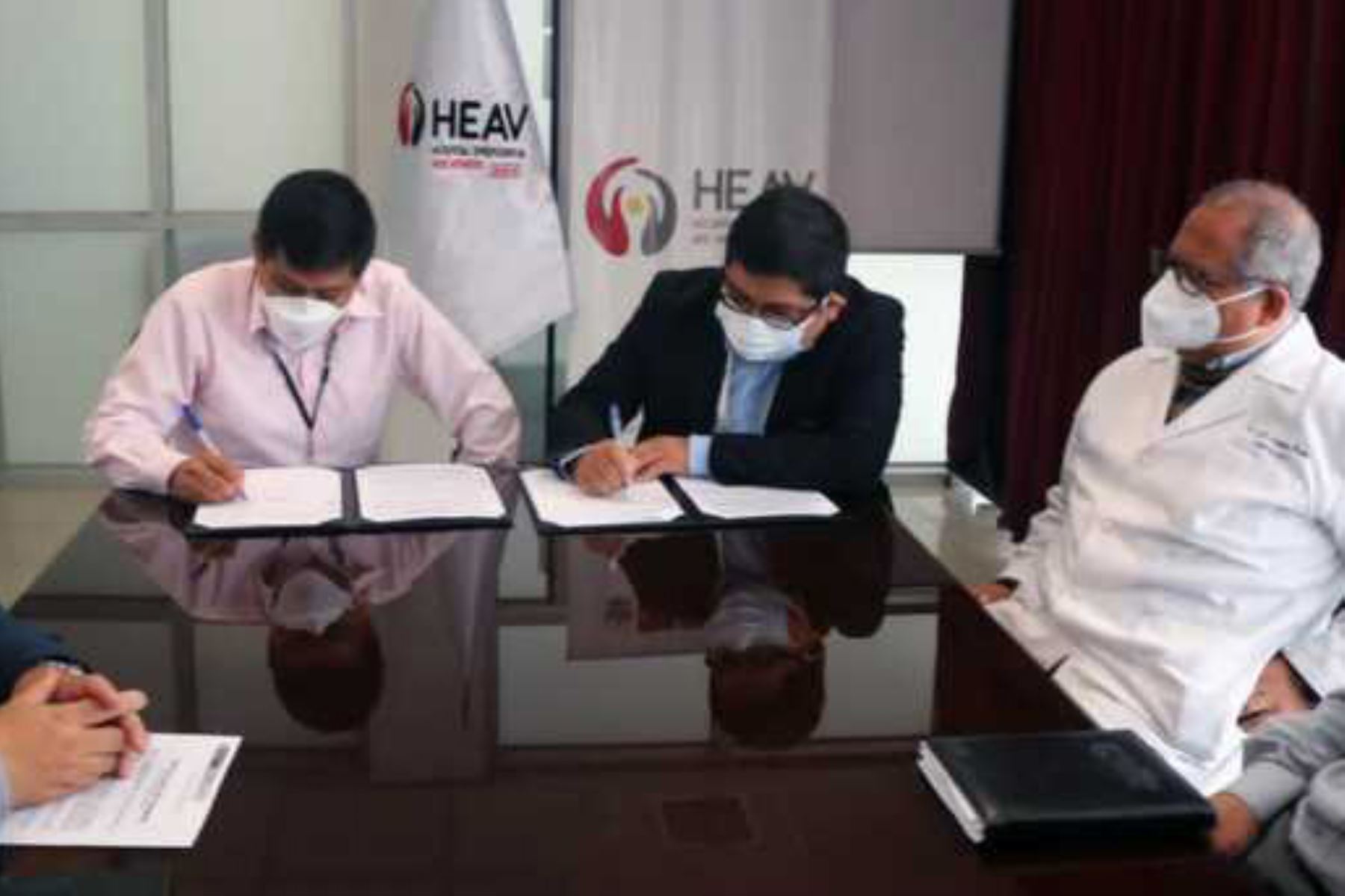 Hospital de Emergencia de Ate firma convenio para fortalecer servicios de salud