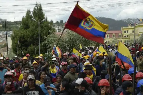 Sin respaldo político destacable, Lasso cuenta por ahora con el apoyo de los militares. Foto: AFP
