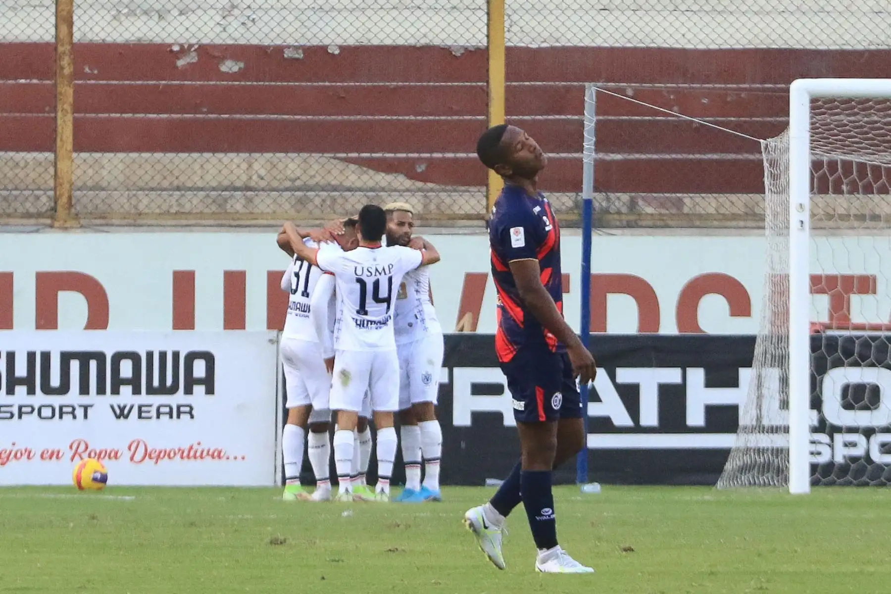 Deportivo Municipal se enfrenta a San Martín en partido por la jornada 18 del Apertura 2022 de  la Liga 1 Betsson, en el Estadio Monumental. 
Foto: Liga 1