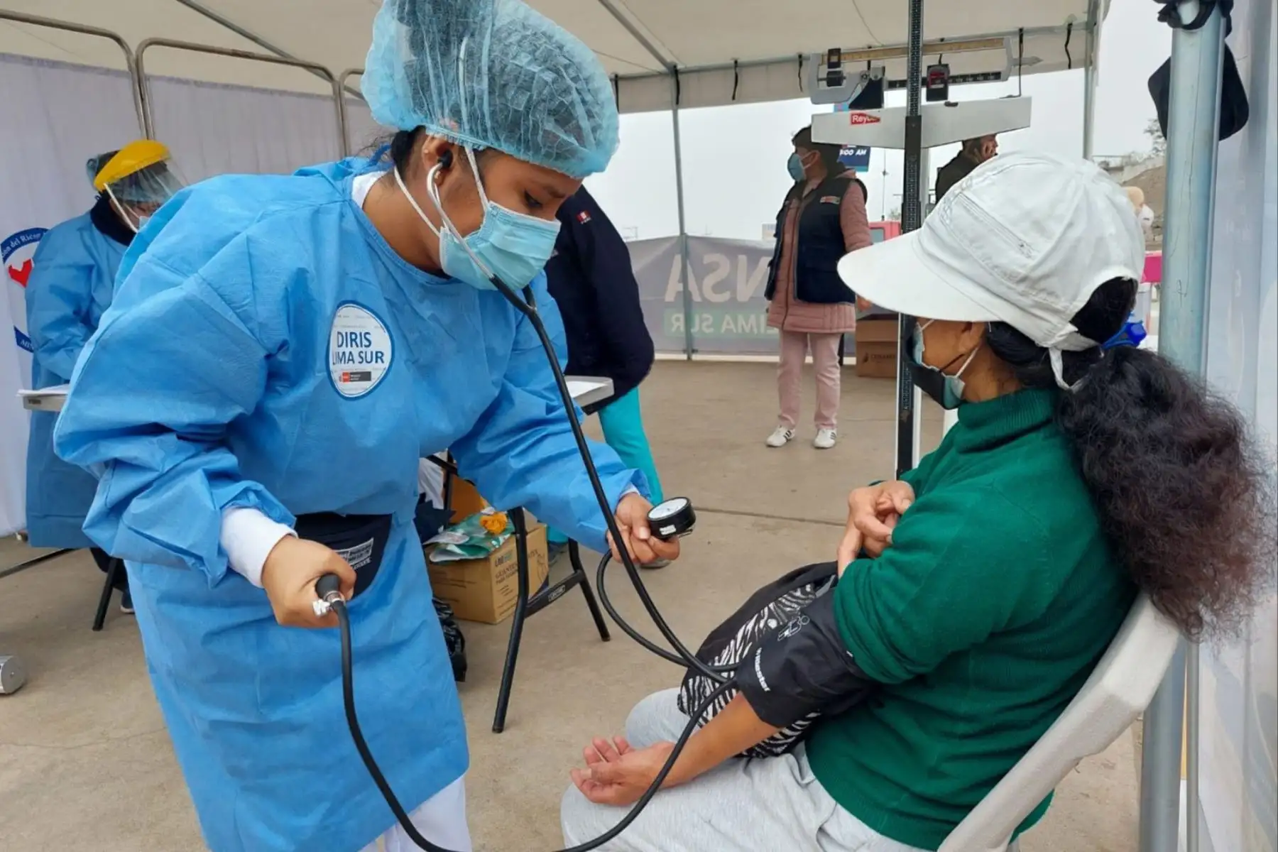 Frente a los efectos de las bajas temperaturas, el Minsa, a través de la 
DIRIS Lima Sur, realizó una jornada integral de salud en el A.H. Ciudad de Gozen, en Villa María del Triunfo, zona conocida como 