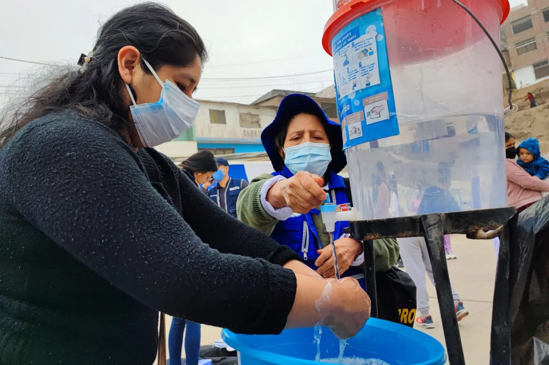 Frente a los efectos de las bajas temperaturas, el Minsa, a través de la 
DIRIS Lima Sur, realizó una jornada integral de salud en el A.H. Ciudad de Gozen, en Villa María del Triunfo, zona conocida como 