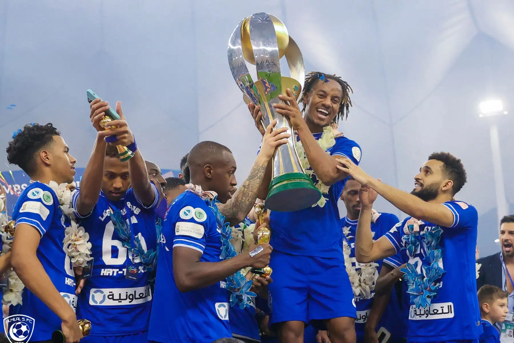 Al Hilal es campeón de la Liga de Arabia Saudita. El jugador de la Selección Peruana  André Carrillo destacó  ante Al-Faisal y se coronó campeón en la última jornada de la Liga de Arabia Saudita.
Foto: @Alhilal_FC