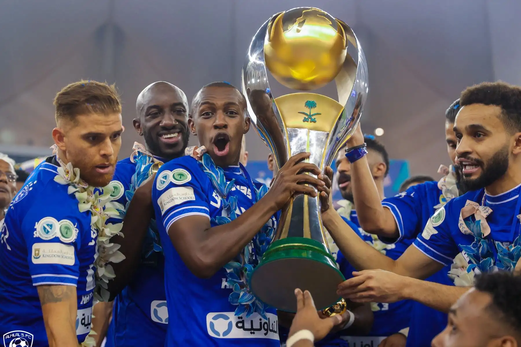 Al Hilal es campeón de la Liga de Arabia Saudita. El jugador de la Selección Peruana  André Carrillo destacó  ante Al-Faisal y se coronó campeón en la última jornada de la Liga de Arabia Saudita.
Foto: @Alhilal_FC