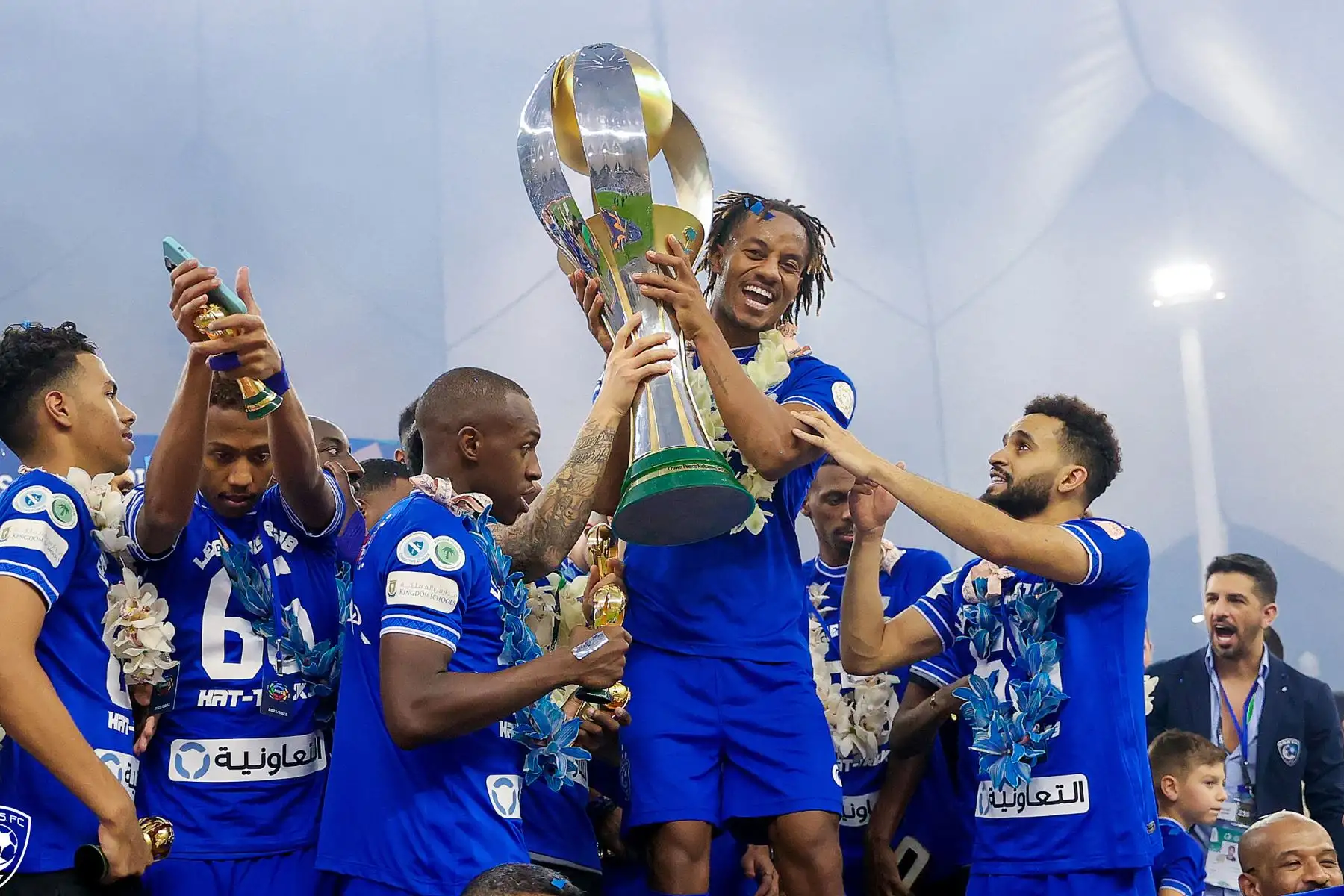 André Carrillo se convierte en tricampeón con el Al-Hilal y corona una estadía increíble en Asia. Foto: Twitter oficial del Al-Hilal