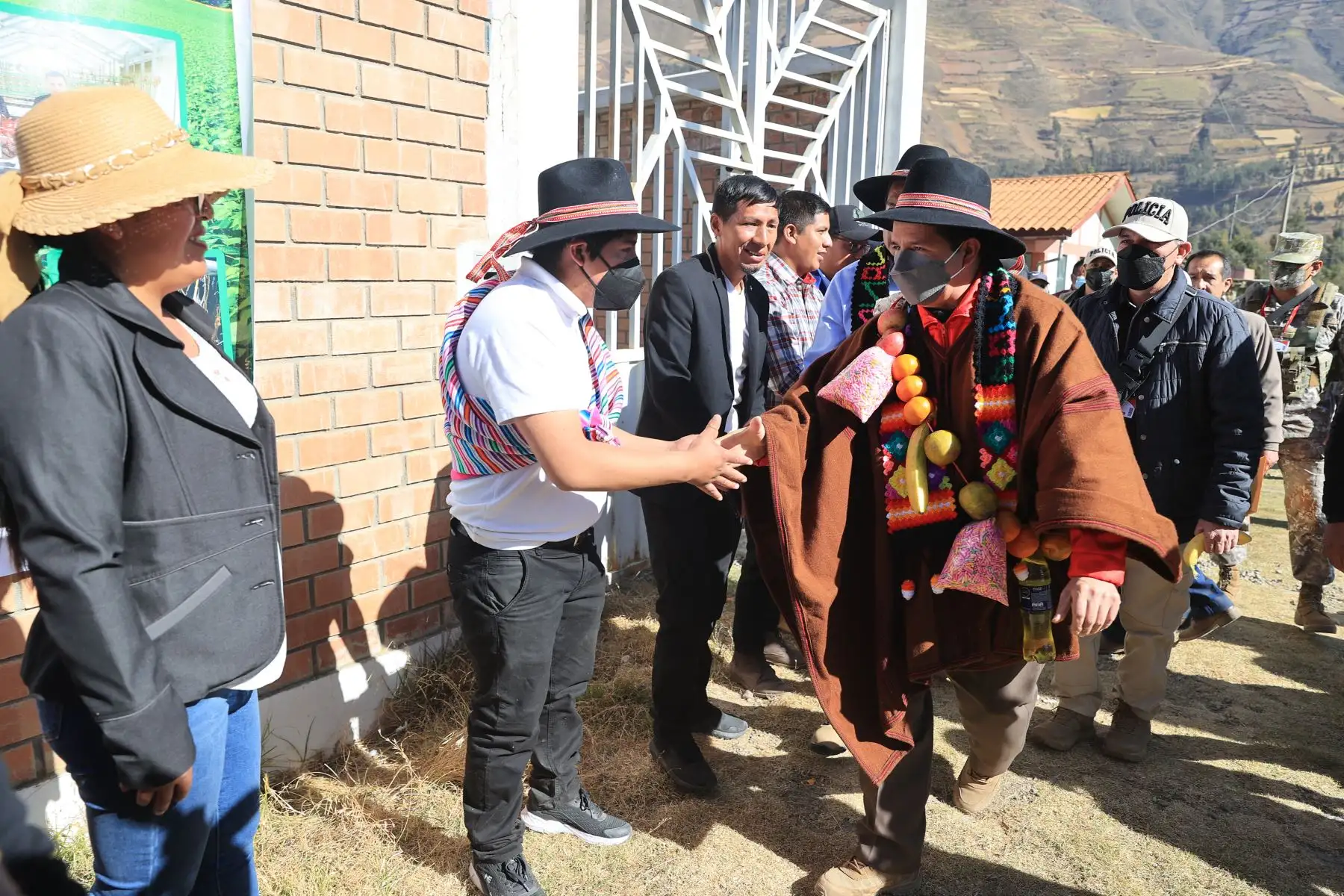 Presidente Pedro Castillo participa en la demostración del arado tradicional en el distrito de Daniel Hernández en Tayacaja. Foto: ANDINA/Prensa Presidencia