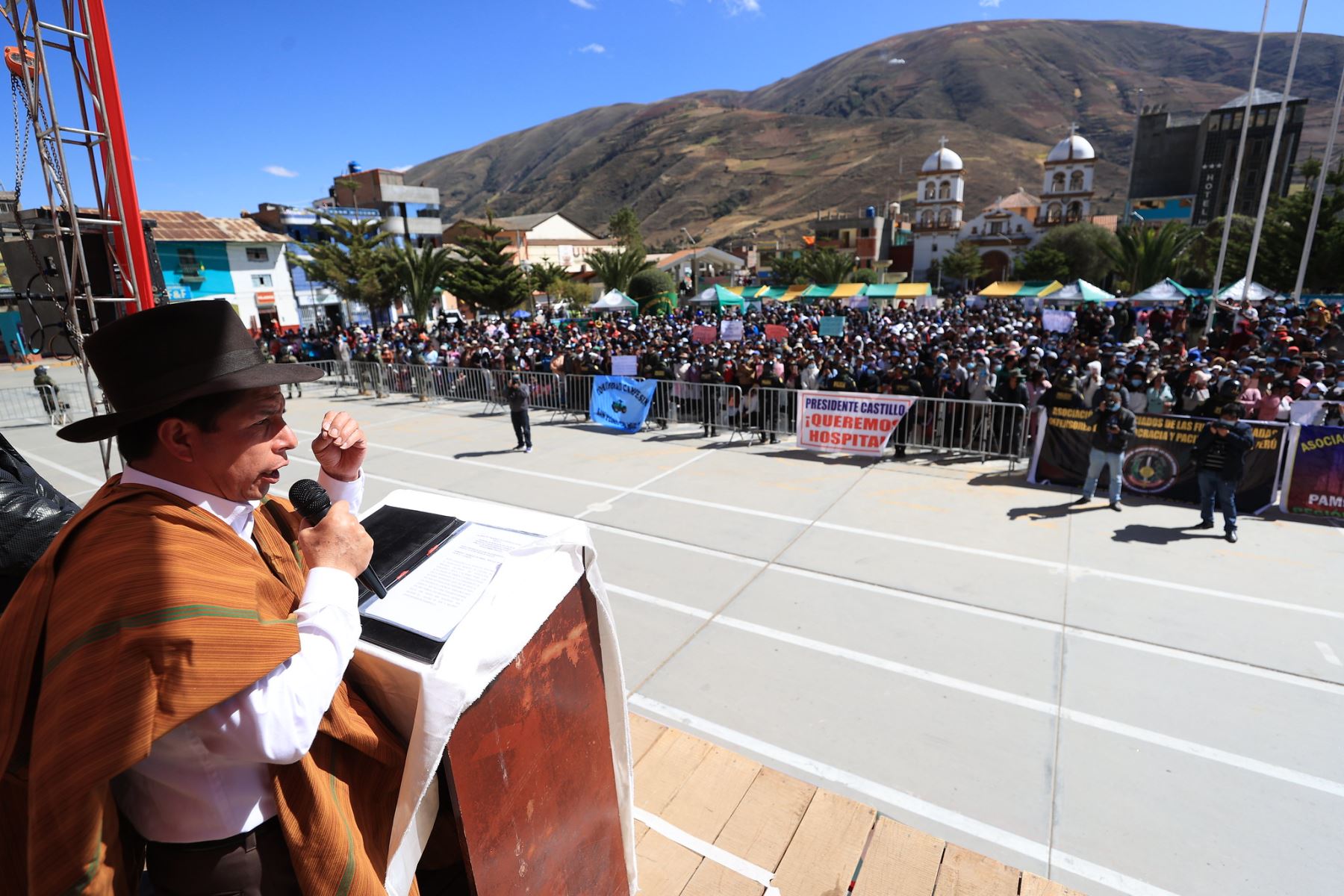 Presidente Castillo sostiene encuentro con la población de Pampas y entrega títulos de propiedad rural.
Foto: ANDINA/Prensa Presidencia