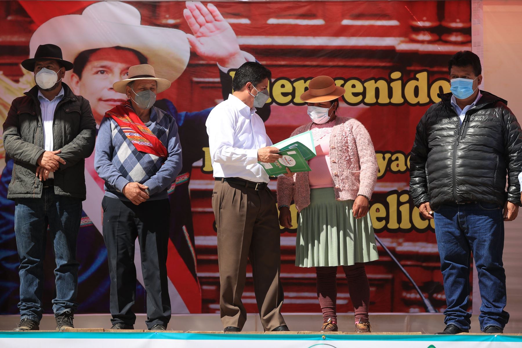 Presidente Castillo sostiene encuentro con la población de Pampas y entrega títulos de propiedad rural.
Foto: ANDINA/Prensa Presidencia