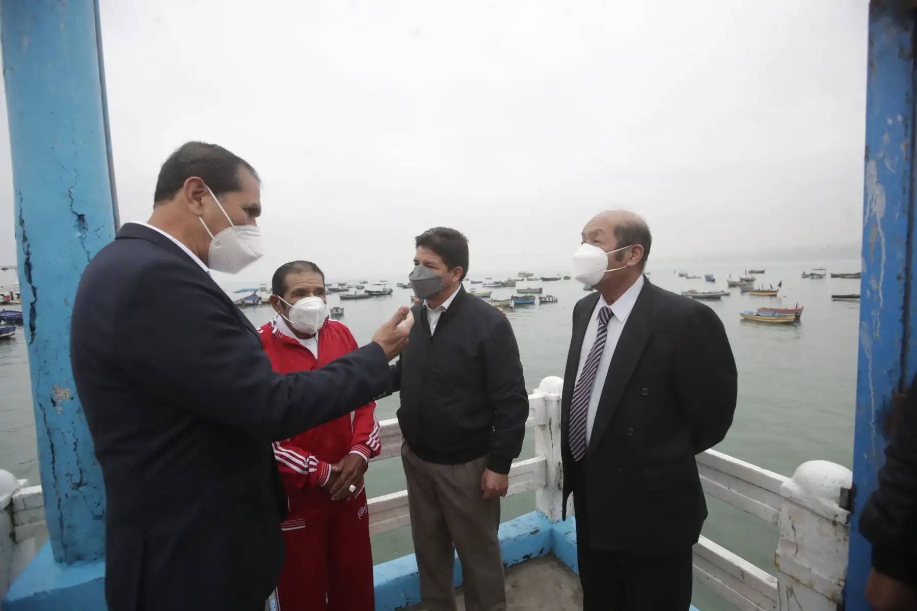En su encuentro con el gremio de pescadores artesanales por el Día del Pescador, el presidente Pedro Castillo acompañado por el ministro de la producción Jorge Luis Prado Palomino, reconoció la contribución de las mujeres y hombres del mar en la seguridad alimentaria, generación de empleos e ingresos económicos a miles de familias del país.
Fotos: ANDINA/Presidencia Perú