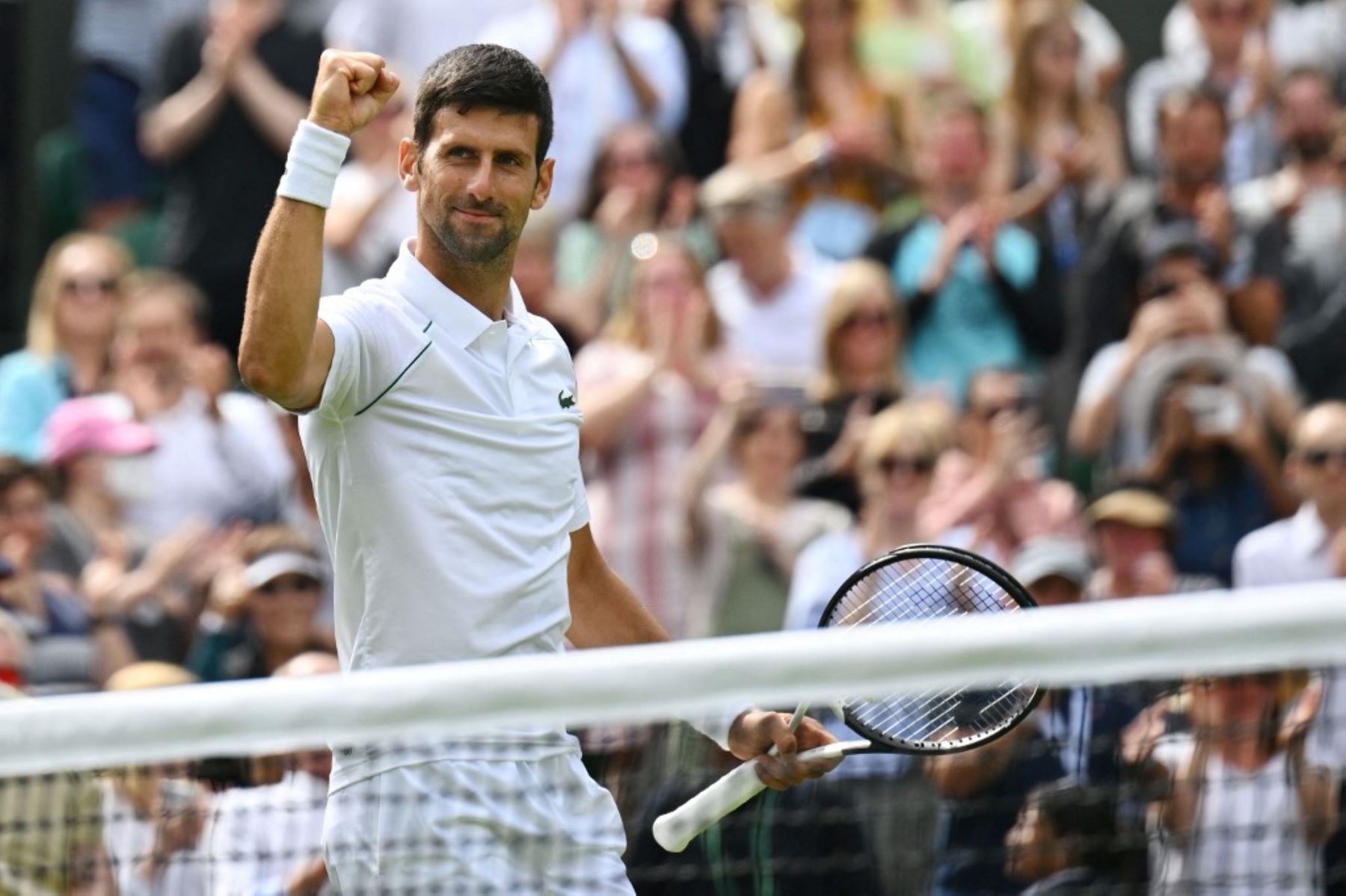 Djokovic sigue su camino al título en Wimbledon