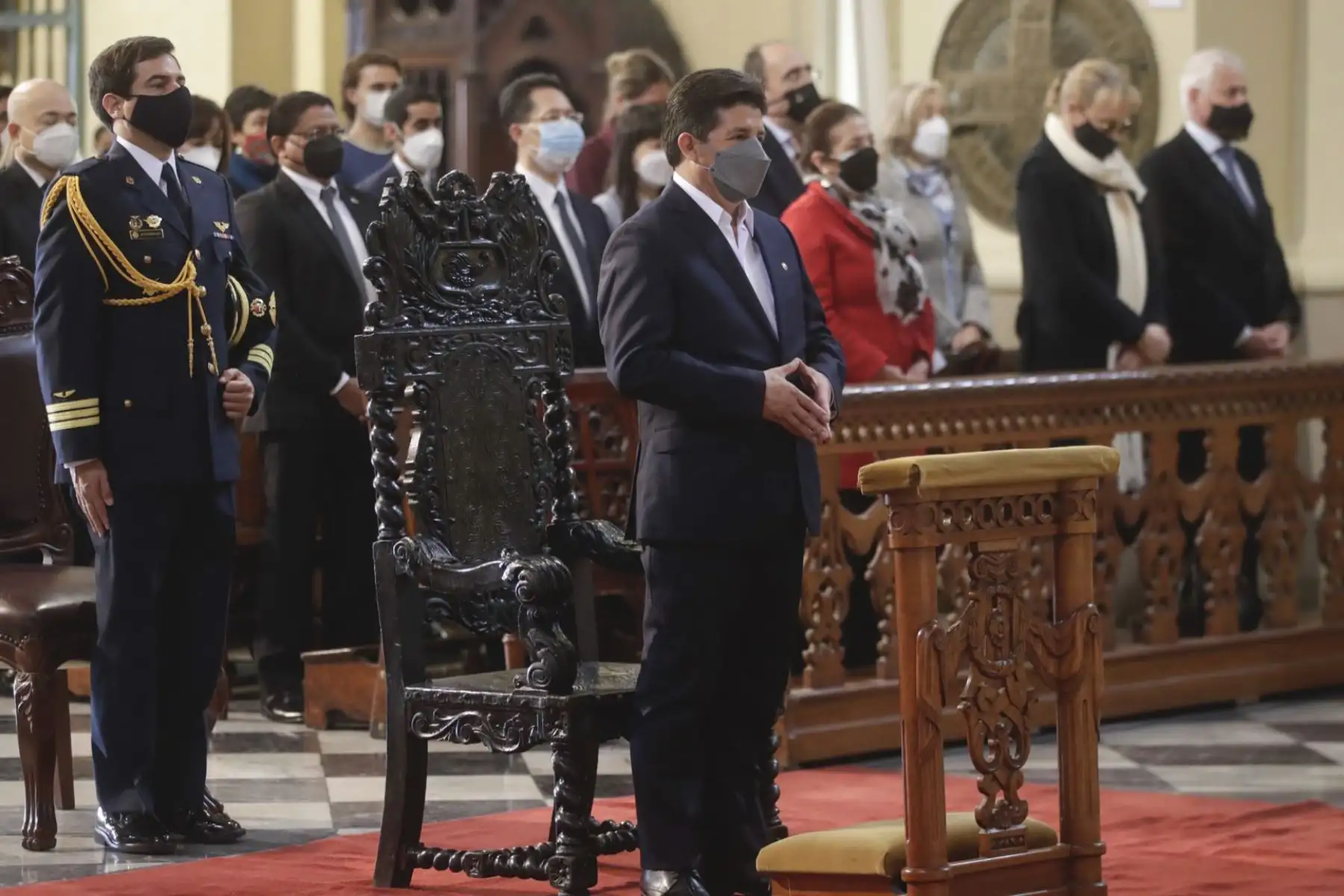 El presidente Pedro Castillo, participó de la santa misa con ocasión de la Solemnidad de los Santos Apóstoles Pedro y Pablo, que se realizó en la Basílica Catedral Metropolitana de Lima.
Foto: ANDINA/Presidencia Perú