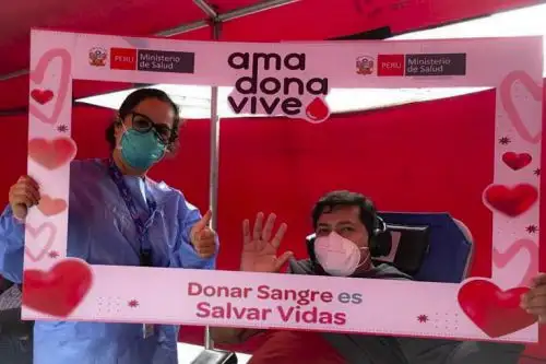 Toda persona que tenga de 18 a 60 años, pese más de 50 kilos y esté en buen estado de salud puede donar sangre. Foto: ANDINA/Difusión.