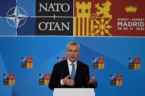 El secretario general de la OTAN, Jens Stoltenberg, se dirige a una conferencia de prensa durante la cumbre de la OTAN en el centro de congresos de Ifema en Madrid. Foto: AFP