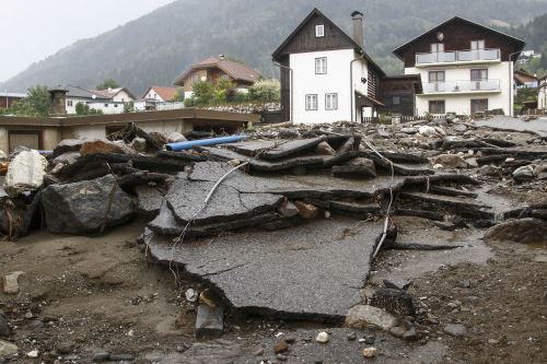 Fuertes lluvias y desbordes de ríos se registran en el distrito de Carintia en Austria