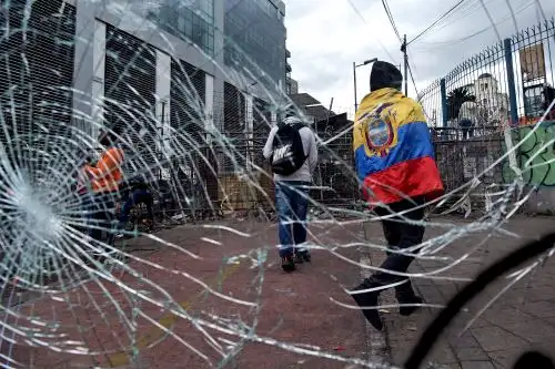Las negociaciones entre el Ejecutivo y la poderosa Confederación de Nacionalidades Indígenas (Conaie), habían arrancado el lunes en Quito, pero un día después fueron suspendidas por el presidente derechista Guillermo Lasso. Foto: AFP