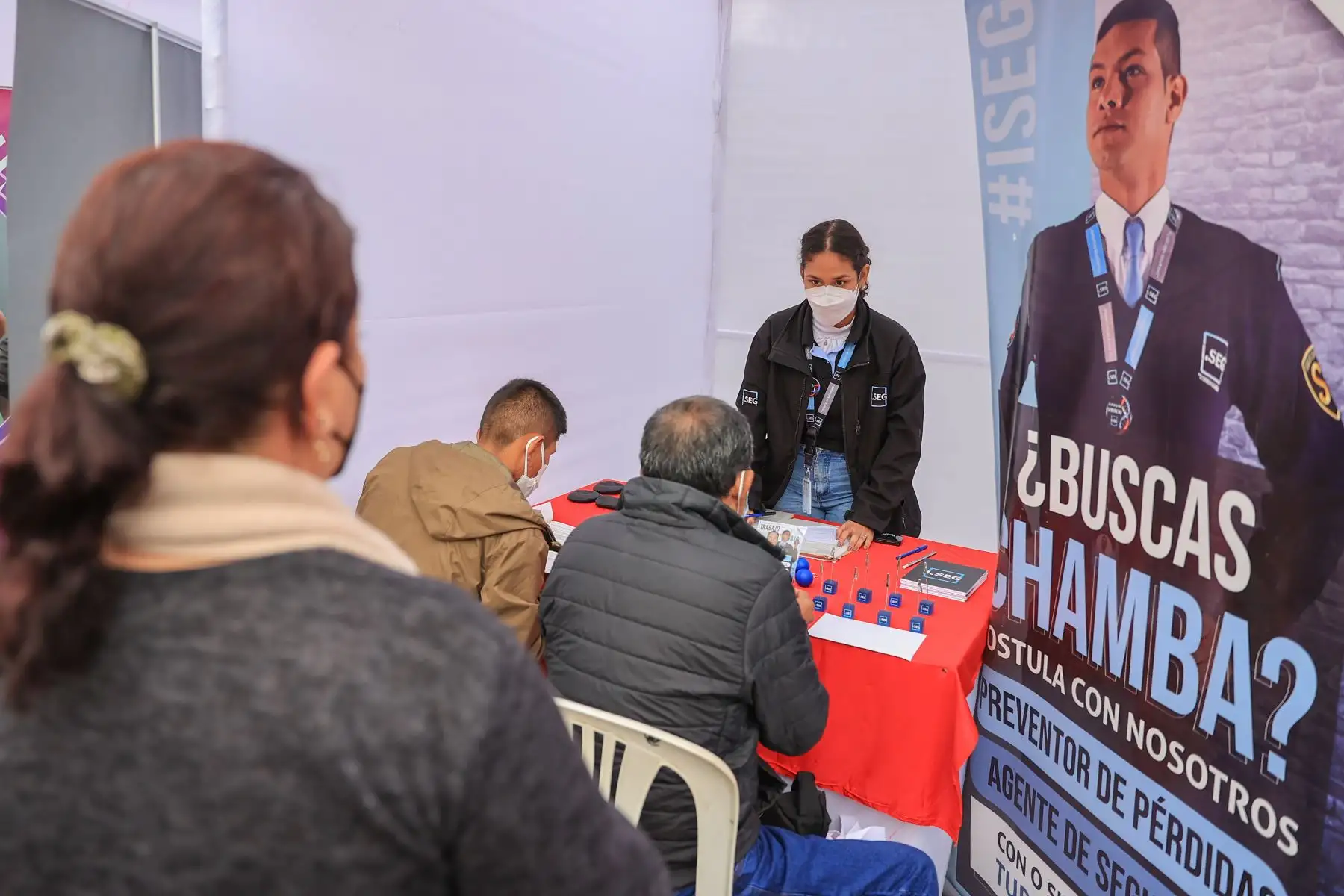 El Ministro de Trabajo y Promoción del Empleo, Juan Lira Loayza, inauguró la Feria Laboral de Lima Metropolitana que se lleva a cabo en el parque de la Exposición de Lima. En este evento se llevó a cabo la presentación de la Bolsa de Trabajo con inteligencia artificial del portal Empleos Perú que permitirá ayudar a lograr empleos formales y sostenibles en el tiempo y a su vez mejorará los procesos de intermediación laboral en favor del empleo y la empleabilidad de miles de ciudadanos registrados en dicha bo