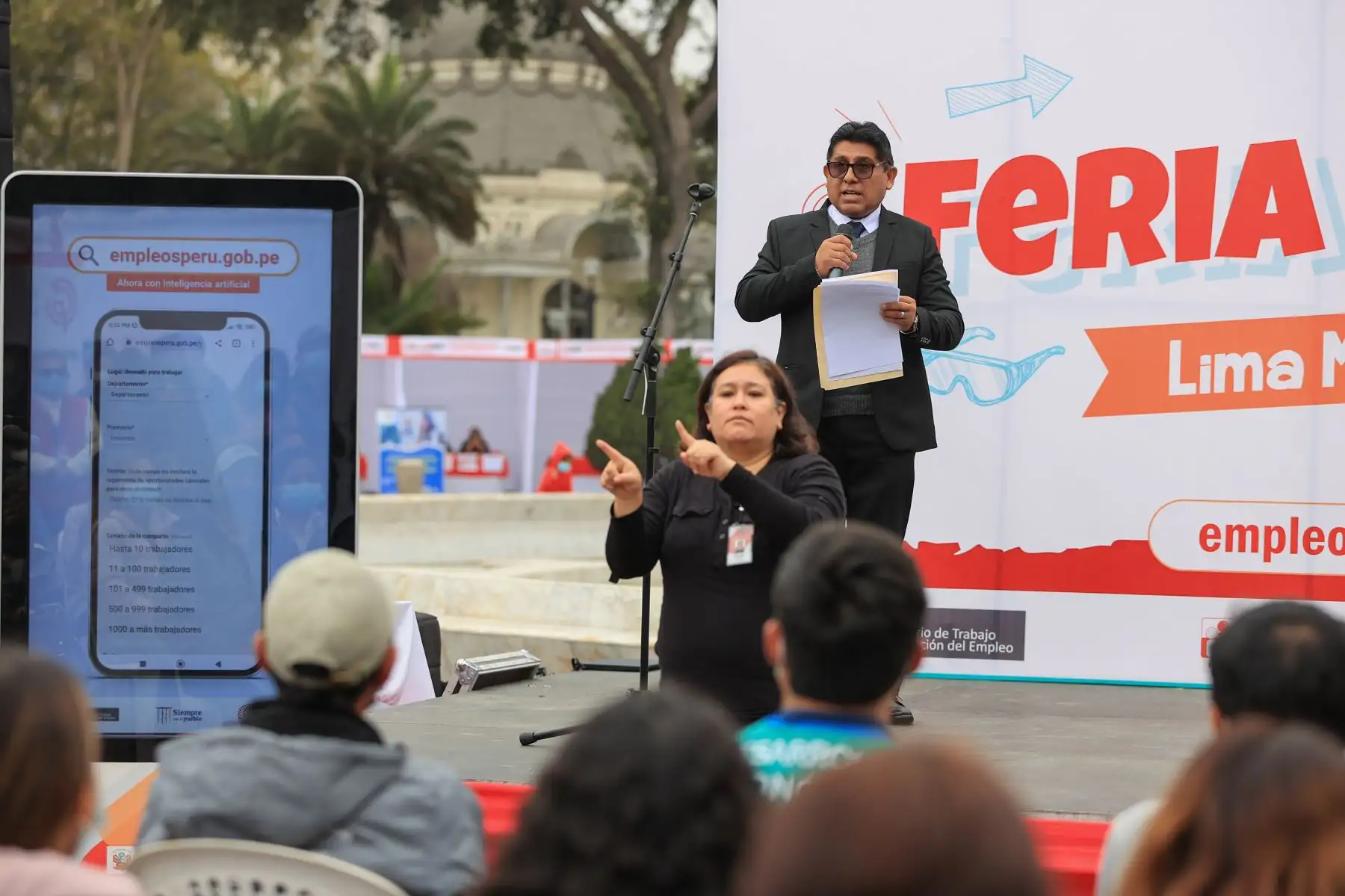 Feria Laboral de Lima Metropolitana que se lleva a cabo en el parque de la Exposición de Lima. En este evento se llevó a cabo la presentación de la Bolsa de Trabajo con inteligencia artificial del portal Empleos Perú que permitirá ayudar a lograr empleos formales y sostenibles en el tiempo y a su vez mejorará los procesos de intermediación laboral en favor del empleo y la empleabilidad de miles de ciudadanos registrados en dicha bolsa.  Foto: ANDINA/ Andrés Valle