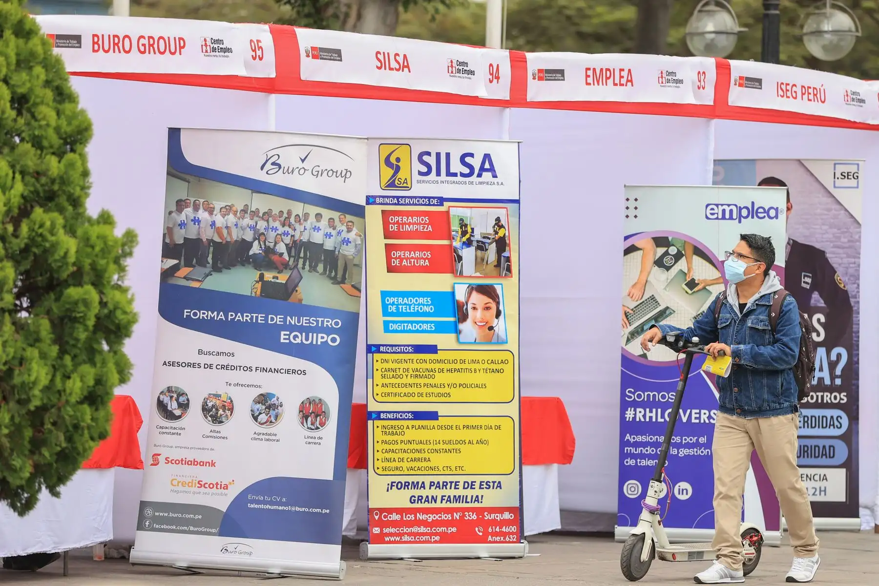 Feria Laboral de Lima Metropolitana que se lleva a cabo en el parque de la Exposición de Lima. En este evento se llevó a cabo la presentación de la Bolsa de Trabajo con inteligencia artificial del portal Empleos Perú que permitirá ayudar a lograr empleos formales y sostenibles en el tiempo y a su vez mejorará los procesos de intermediación laboral en favor del empleo y la empleabilidad de miles de ciudadanos registrados en dicha bolsa.  Foto: ANDINA/ Andrés Valle
